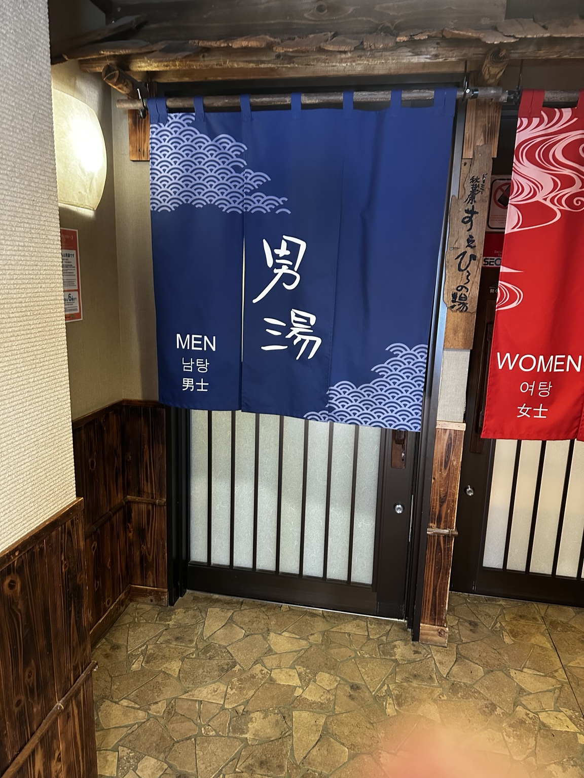 サウナ（100℃の高温ドライ・2段構成）