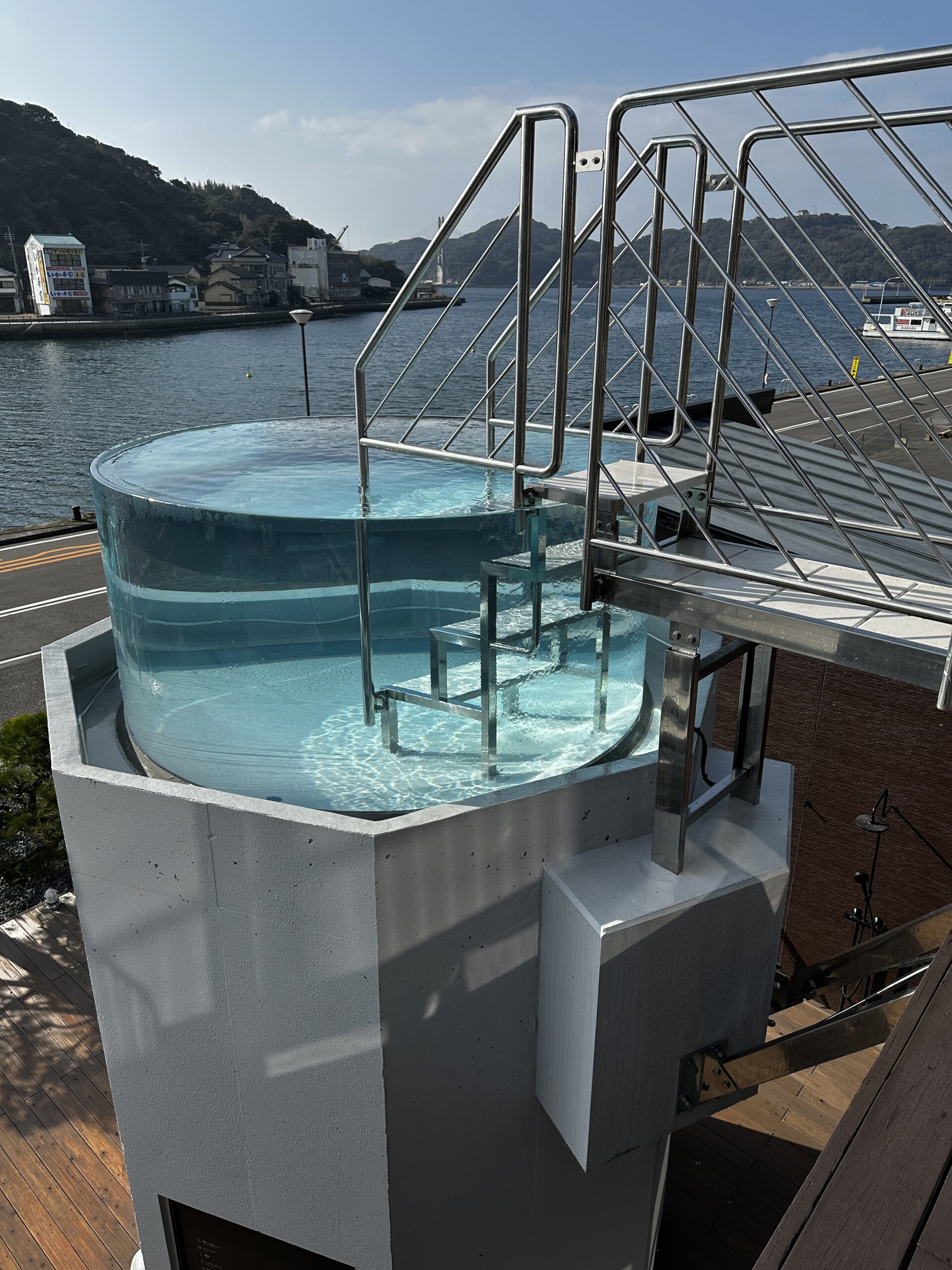 ① 空中水風呂｜港町に浮かぶような水風呂
