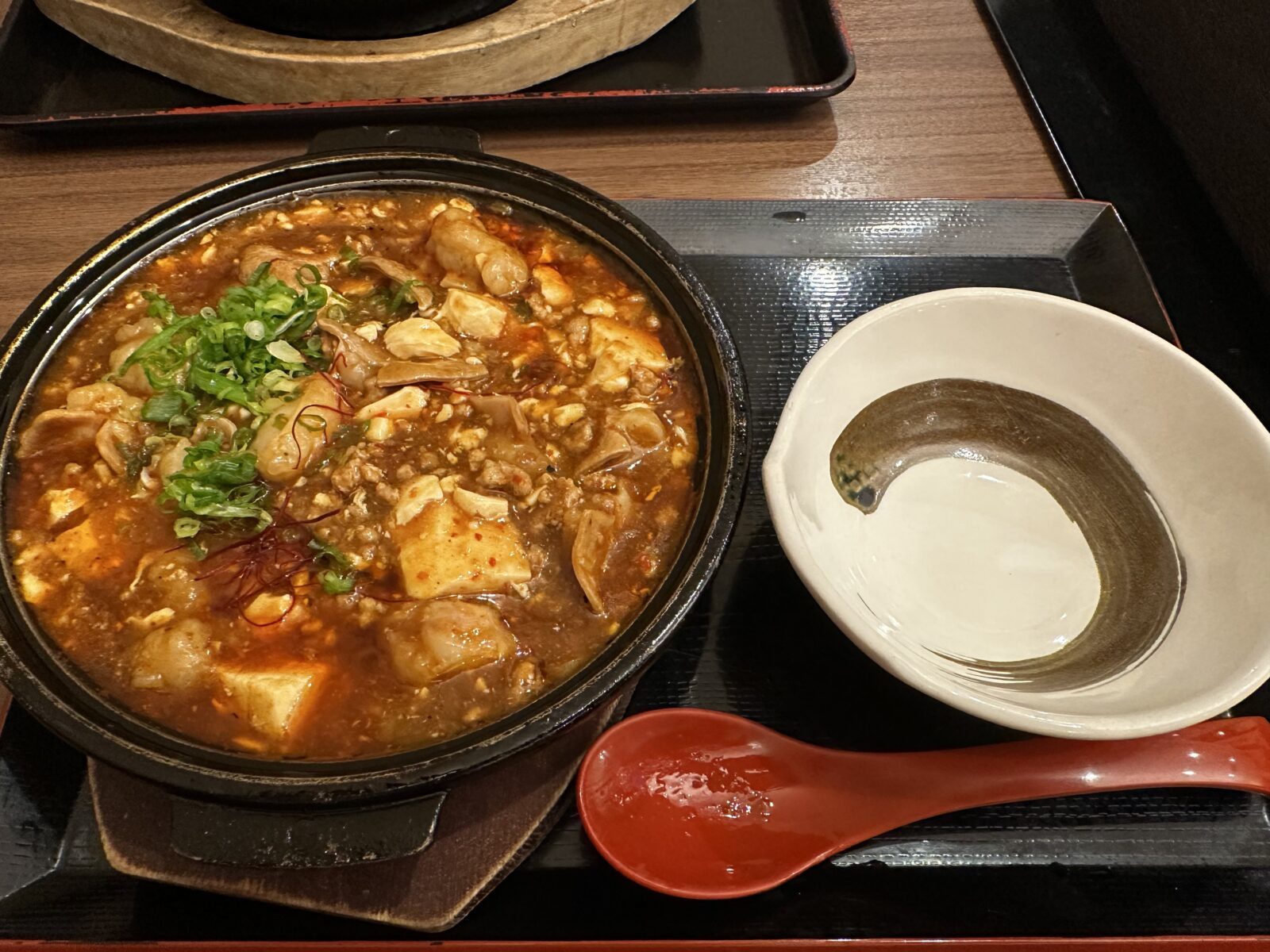 サ飯・ドリンク｜旨辛ホルモン麻婆豆腐と初サウナコーラ