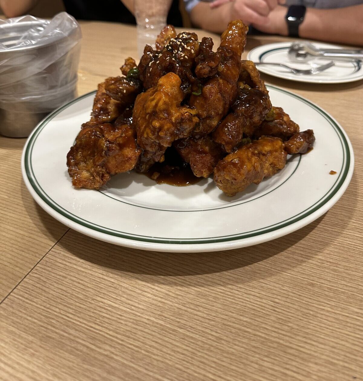 サ飯｜無料シャトルバスでパラダイスシティへ、BBQチキンのヤンニョム盛り合わせ