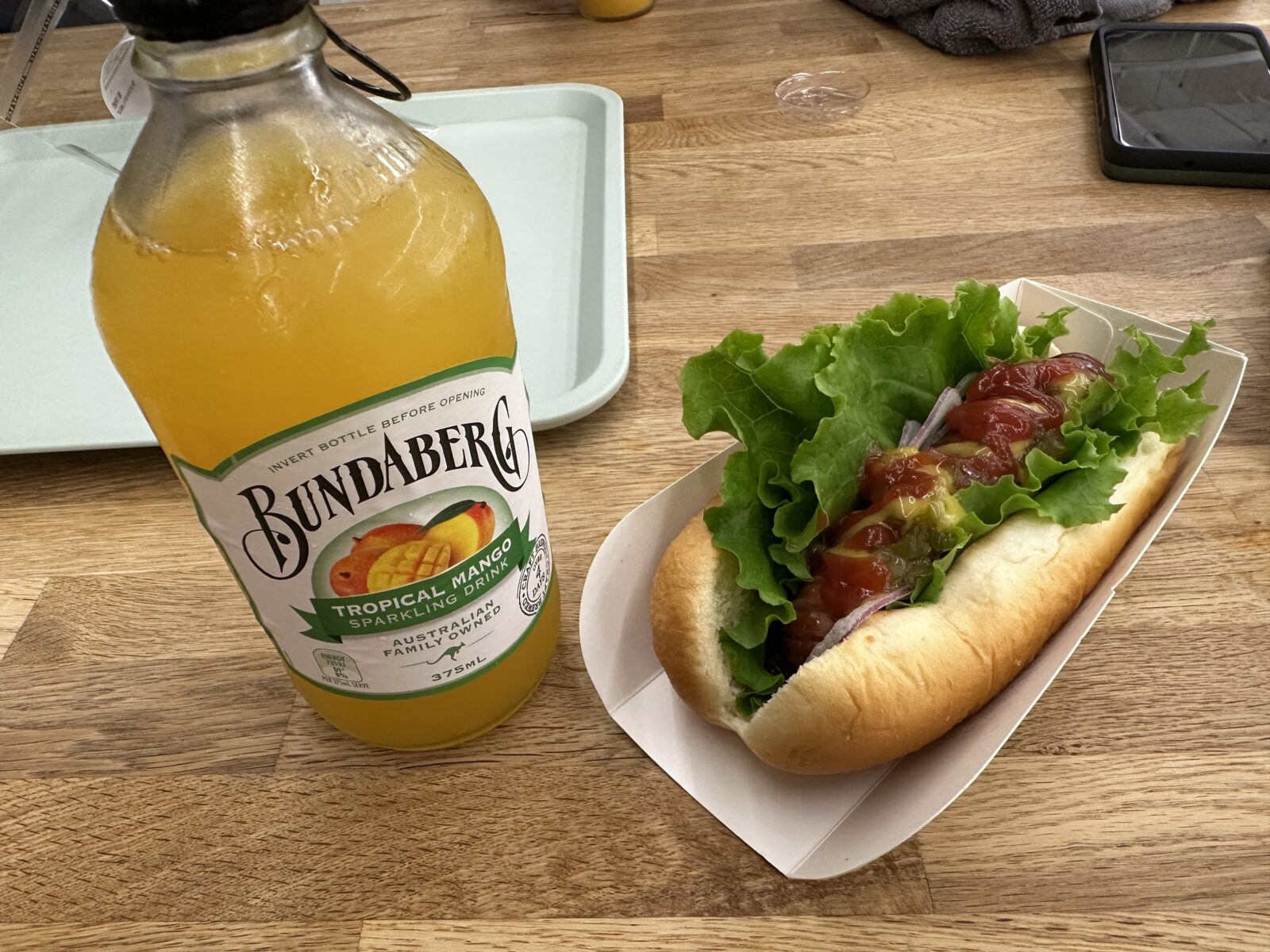 カフェ｜ホットドッグとマンゴージュースが当たりだった